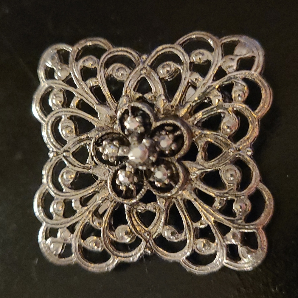 Beautiful ornate Broach with floral centerpiece